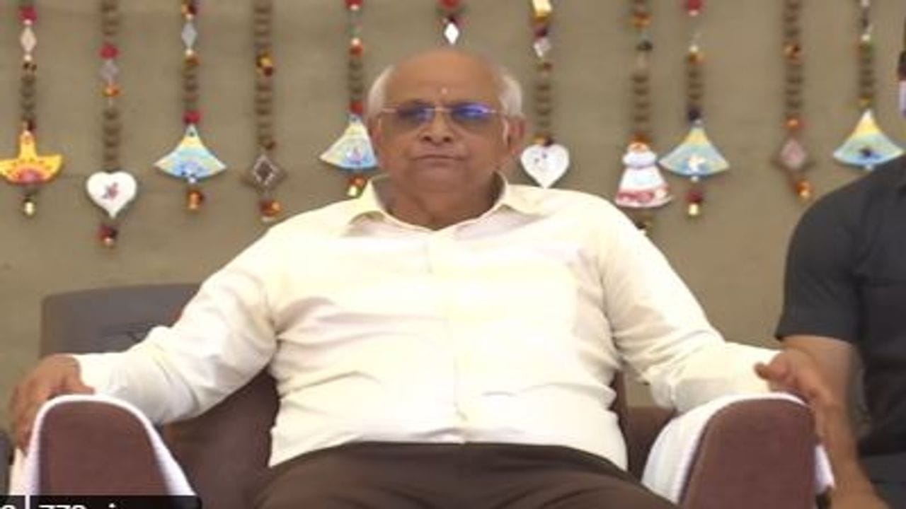 Dahod : પોએમ મોદીના પ્રવાસ પૂર્વે સીએમ ભૂપેન્દ્ર પટેલે તૈયારીની સમીક્ષા કરી Dahod : પોએમ મોદીના પ્રવાસ પૂર્વે સીએમ ભૂપેન્દ્ર પટેલે તૈયારીની સમીક્ષા કરી