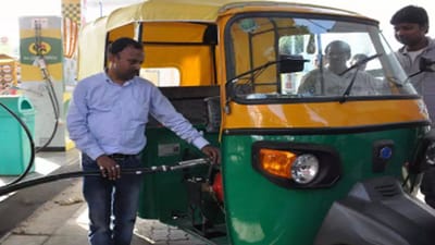 ગુજરાતમાં સીએનજીના ભાવમાં એકસાથે 6.45 રૂપિયાનો વધારો, મધરાતથી જ અમલી બનશે