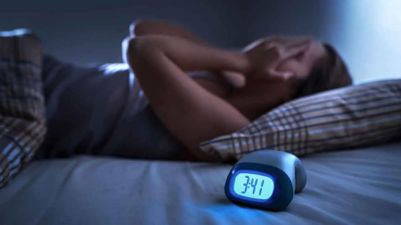 6 કલાકથી ઓછી ઊંઘ લેવાની આદત છે ? જાણો મગજ પર શું થાય છે તેની અસર