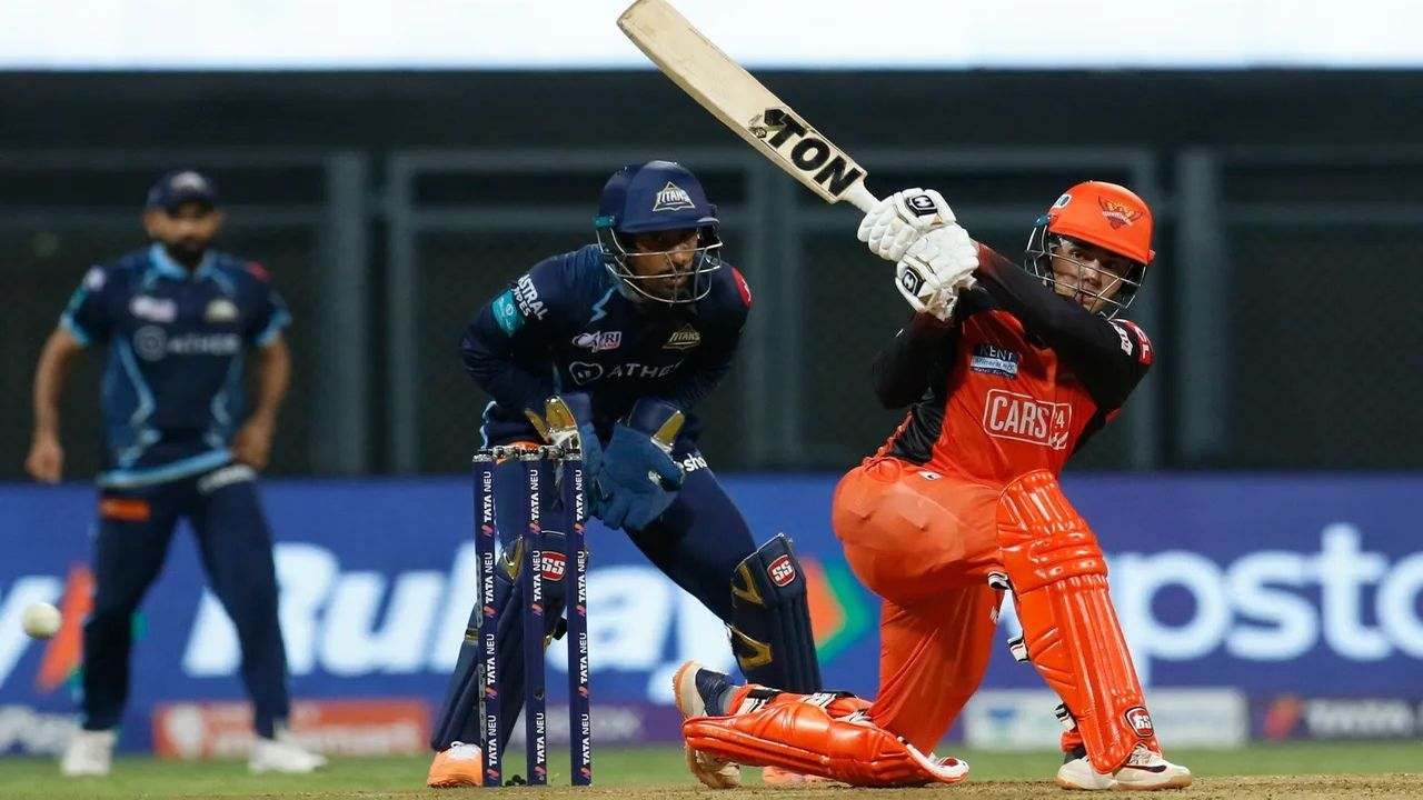 GT vs SRH, IPL 2022: ગુજરાત સામે અભિષેક અને માર્કરમની અડધી સદીની રમત વડે હૈદરાબાદે 195 રનનો સ્કોર ખડક્યો, શામીની 3 વિકેટ