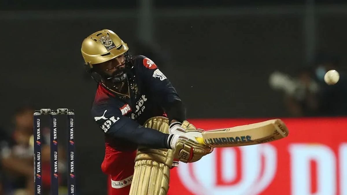 IPL 2022: દિનેશ કાર્તિક ટીમ ઇન્ડિયામાં પરત ફરશે કે કેમ, RCB ના સ્ટાર ખેલાડીને લઈ રવિ શાસ્ત્રીએ આપ્યુ મોટુ નિવેદન