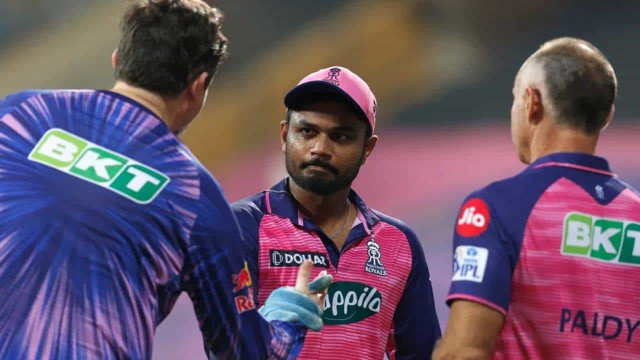 IPL 2022: દિલ્હી કેપિટલ્સ પર વિંઝાયો સજાનો કોરડો, ઋષભ પંત સહિત ત્રણને દંડ ફટકાર્યો, કોચ પર એક મેચનો પ્રતિબંધ