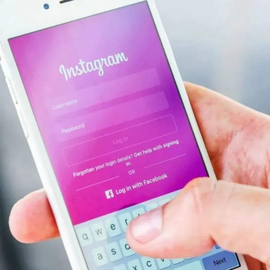 શું તમે ઇન્સ્ટાગ્રામ (Instagram)પર વેરિફાઈડ થવા માંગો છો? આ માટે તમે ફોટો-શેરિંગ એપ Instagram પર સરળતાથી અપ્લાય કરી શકો છો. તેની પ્રક્રિયા એકદમ સરળ છે. આ માટે તમારે કંપનીને વિનંતી કરવી પડશે.
