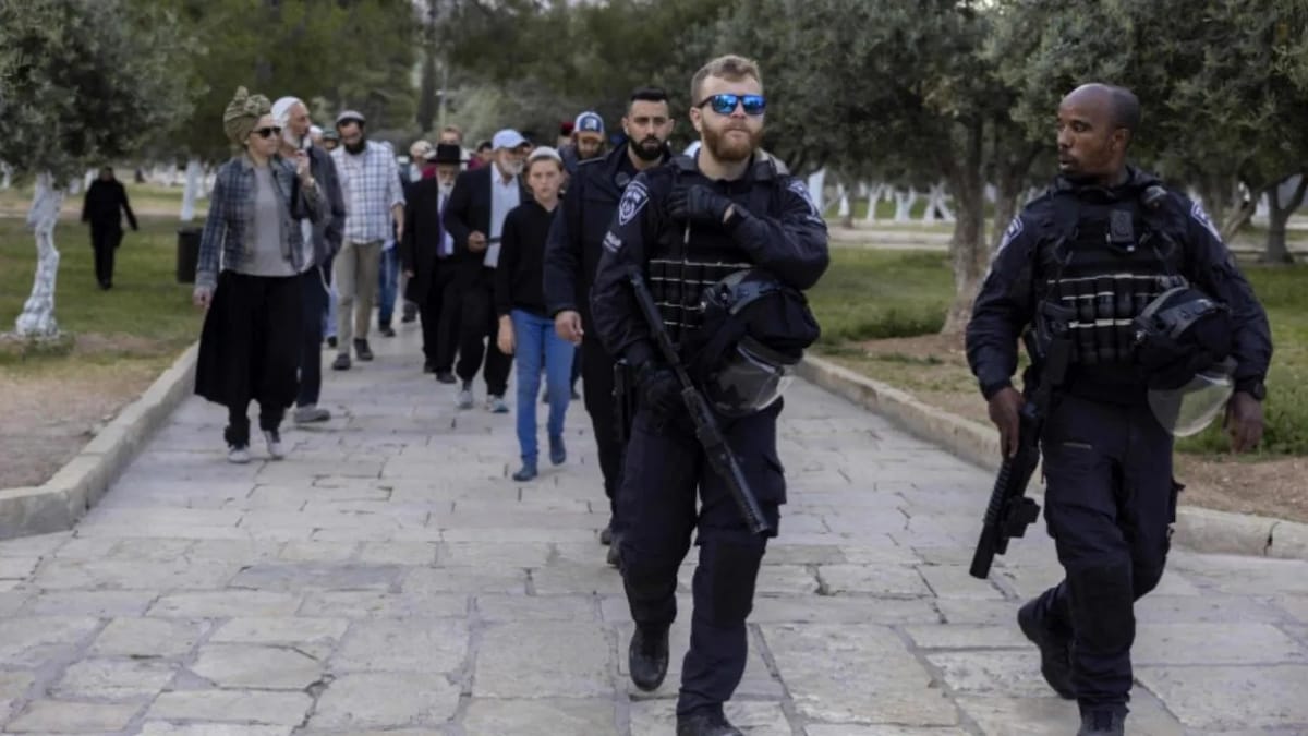 Israel Palestine Conflict: તણાવ વચ્ચે પેલેસ્ટિનિયન પ્રદેશોમાં ધ્વજ લહેરાવતા મોરચો કાઢશે ઈઝરાયેલના યહૂદી, ભડકી શકે છે હિંસા Israel Palestine Conflict: તણાવ વચ્ચે પેલેસ્ટિનિયન પ્રદેશોમાં ધ્વજ લહેરાવતા મોરચો કાઢશે ઈઝરાયેલના યહૂદી, ભડકી શકે છે હિંસા