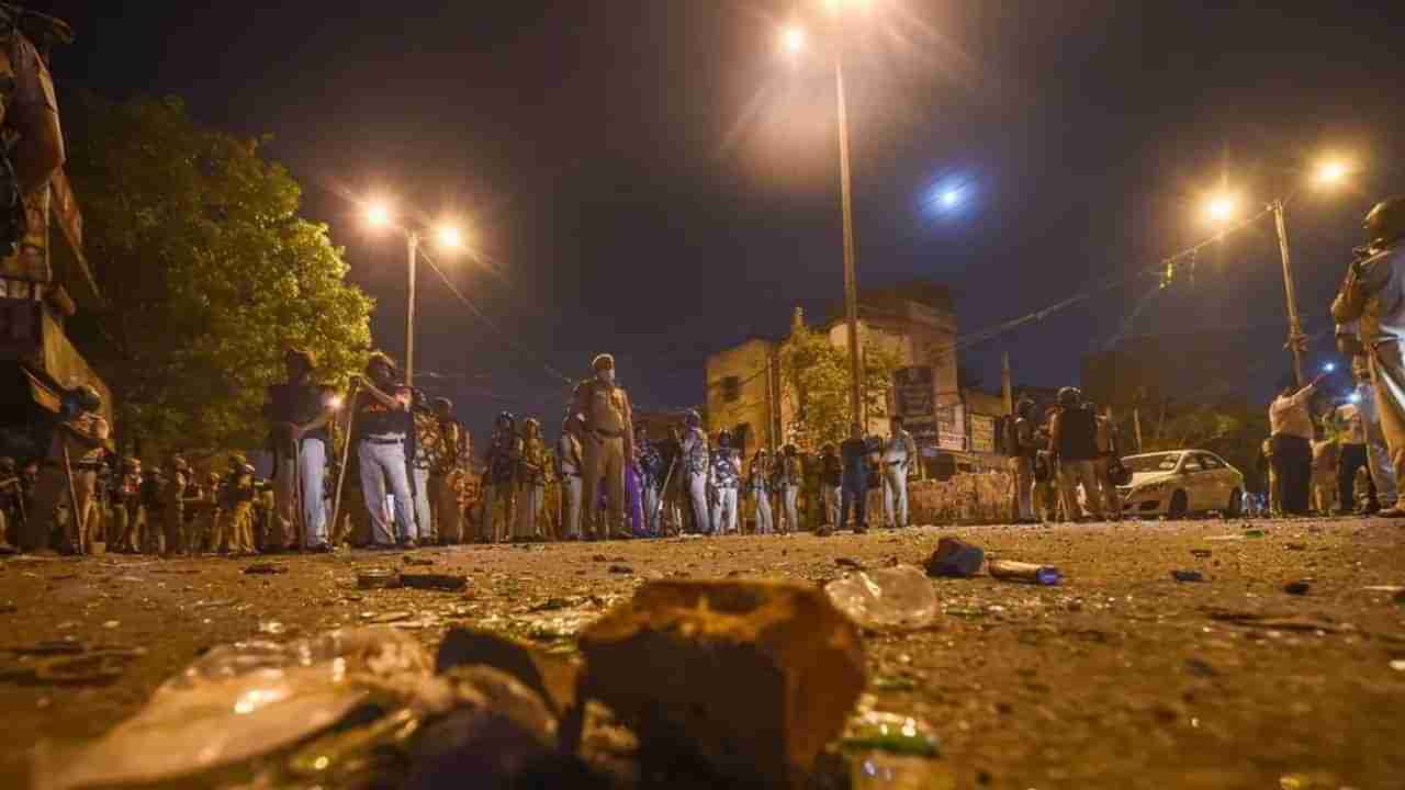 Jahangirpuri violence: જહાંગીરપુરી હિંસા કેસમાં કડક કાર્યવાહીના આદેશ, છ શકમંદોની ઓળખ, ઘાયલ પોલીસના નિવેદન પણ નોંધાશે