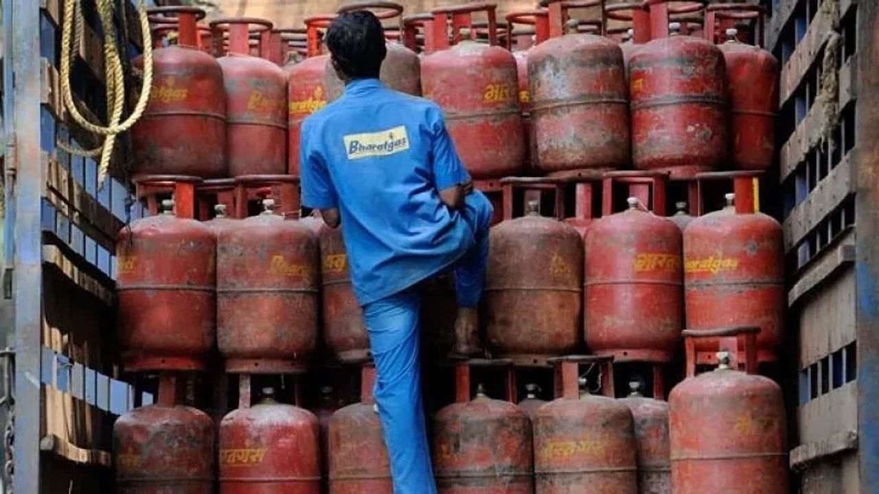 Fuel Price: વિશ્વમાં સૌથી મોંઘો LPG ભારતમાં મળે છે, મોંઘવારી મામલે પેટ્રોલ વિશ્વમાં ત્રીજા અને ડીઝલ આઠમાં ક્રમે મોંઘા