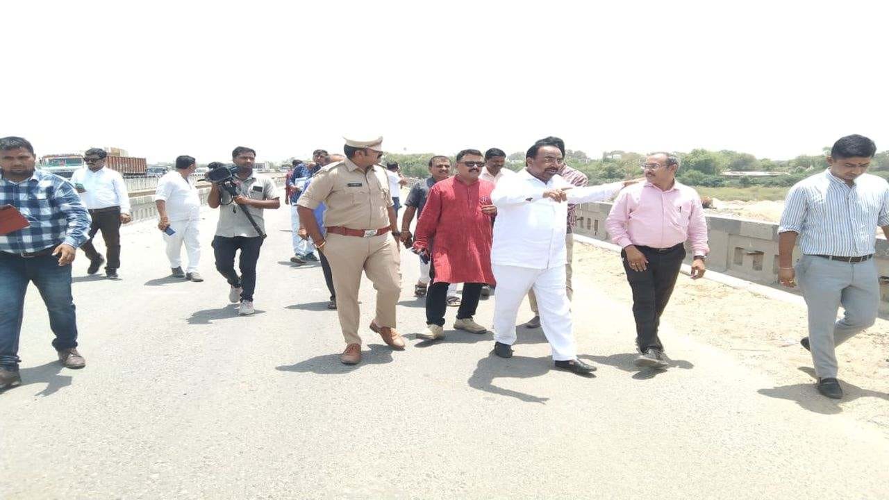 Banaskantha: ડીસામાં બનાસ નદીના બ્રિજ પરની ટ્રાફિક સમસ્યા વકરી, નિરાકરણ માટે તંત્રને રજૂઆત કરવામાં આવી