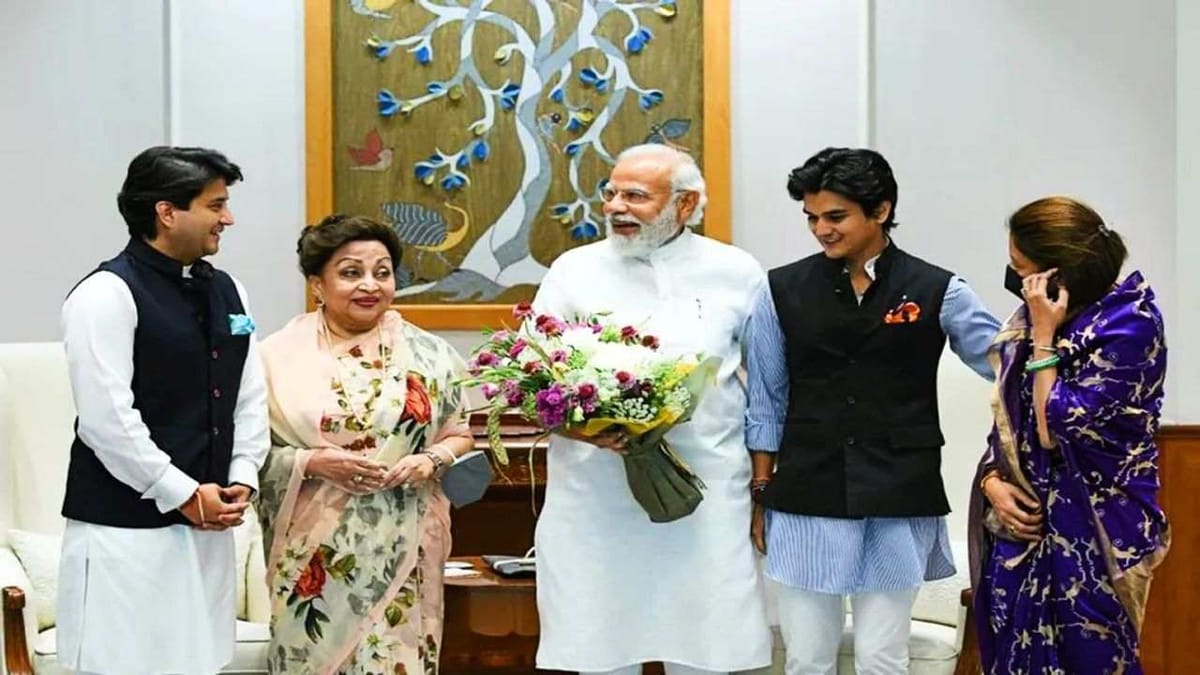 જ્યોતિરાદિત્ય સિંધિયાના પુત્ર આર્યમનનું 'રાજકીય લૉન્ચીંગ' ! ક્રિકેટના મેદાનમાંથી મારશે શોટ, MPમાં મોટી જવાબદારી