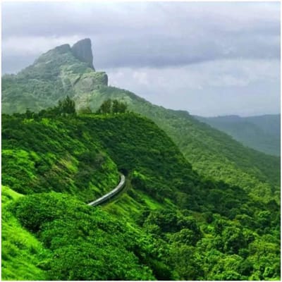 મહારાષ્ટ્રમાં આવા ઘણા હિલ સ્ટેશન છે જ્યાં તમે વિકેન્ડ વોક માટે જઈ શકો છો. તે ખૂબ જ સુંદર અને શાંત છે. ત્યાં મંત્રમુગ્ધ કરી દે એવા નજારાનો આનંદ માણી શકાય છે. અહીં ફરવા માટે પણ ઘણી સારી જગ્યાઓ છે.