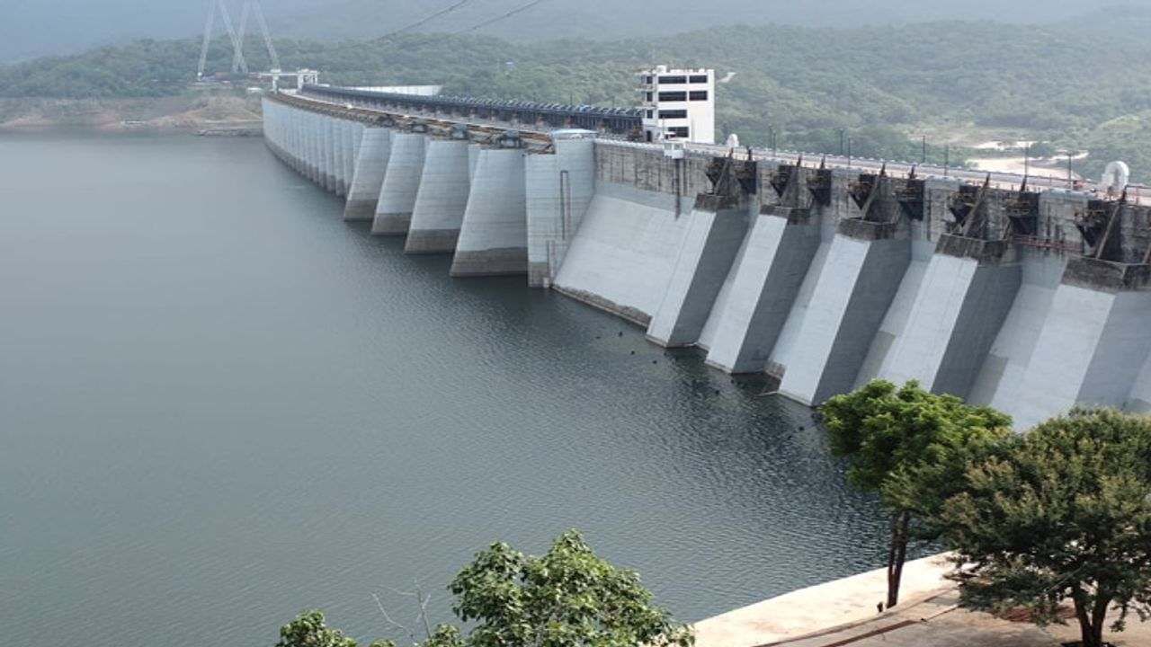 'નર્મદે-સર્વદે': ગુજરાતમાં આ વખતે ઉનાળામાં પણ પાણીની સમસ્યા નહીવત રહેશે, સરદાર સરોવર ડેમની સપાટી 120.08 મીટરે પહોંચી