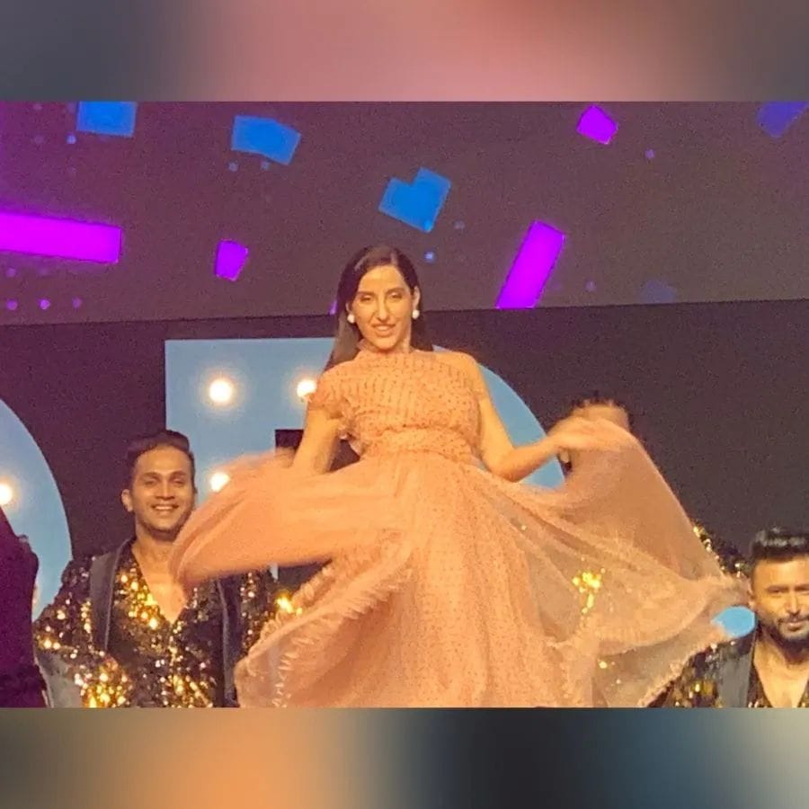 શોના પ્રમોશન દરમિયાન તમામ કલાકારો એકબીજા સાથે મસ્તી કરતા પણ જોવા મળ્યા હતા. નીતુ કપૂર પહેલીવાર ડાન્સિંગ રિયાલિટી શોને જજ કરતી જોવા મળશે. જોકે, તે ઘણી વખત ગેસ્ટ તરીકે શોનો ભાગ રહી ચૂકી છે.