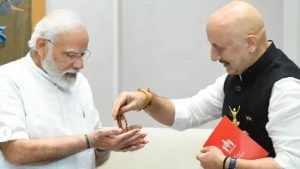 Anupam Kher Meets PM Modi: ધ કાશ્મીર ફાઈલ બ્લોકબસ્ટર થયા બાદ PM મોદીને મળ્યા અનુપમ ખેર, આપ્યા 'માતાના આશીર્વાદ'