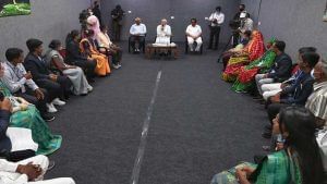PM Modi Gujarat Visit : પીએમ મોદીએ વિવિધ સરકારી યોજનાઓના આદિવાસી લાભાર્થીઓ સાથે સંવાદ યોજ્યો
