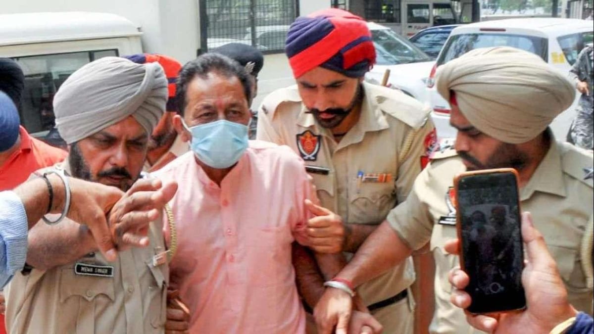 Patiala Violence: શિવસેના નેતા હરીશ સિંગલા બે દિવસની પોલીસ કસ્ટડીમાં, હિંસા ભડકાવવાનો છે આરોપ Patiala Violence: શિવસેના નેતા હરીશ સિંગલા બે દિવસની પોલીસ કસ્ટડીમાં, હિંસા ભડકાવવાનો છે આરોપ