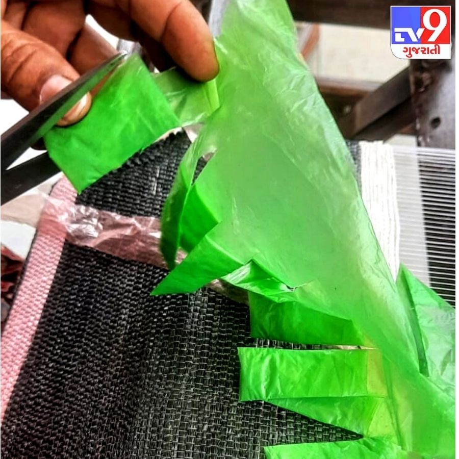 પ્લાસ્ટિક વણાટ કામ કરીને ડફલ બેગ, આઇપેડ બેગ, યોગા બેગ, વેજીટેબલ બેગ, ટોટસ, જીમ બેગ, પ્લાસ્ટિક પાઉચ, વોલેટ વગેરે અનેક વસ્તુઓ બનાવવામાં આવે છે. આવી રીતે અત્યાર સુધી આશરે 10 લાખથી વધારે પ્લાસ્ટિક થેલીઓને અપસાયકલ કરી વિવિધ વસ્તુઓ બનાવવામાં આવી  છે . આ પ્રોડક્ટની કિંમત 290 રૂપિયાથી લઈ ને 1500 રૂપિયા સુધીની હોય છે.