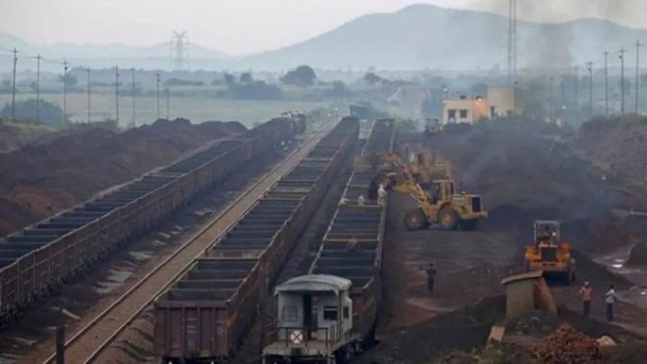 Government upset due to shortage of coal, rising mercury and record demand for electricity, 42 trains canceled for coal transportation