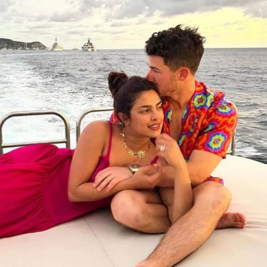 'માલતી' શબ્દ સંસ્કૃતમાંથી આવ્યો છે અને તેનો અર્થ નાનું સુગંધિત ફૂલ અથવા ચાંદની થાય છે. મેરી લેટિન શબ્દ 'મારીસ' પરથી ઉતરી આવ્યો છે જેનો અર્થ સ્ટાર થાય છે. મેરી એ ઈસુ ખ્રિસ્તની માતા મેરીનું ફ્રેન્ચ વર્ઝન પણ છે.