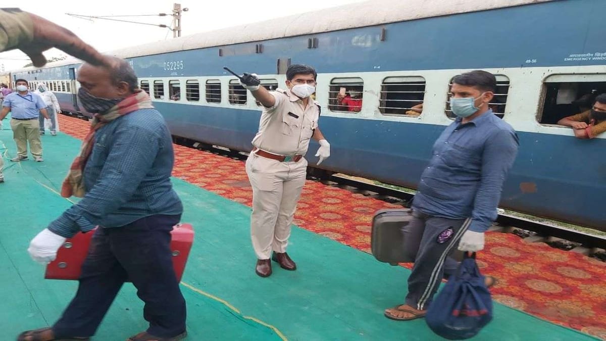 Surat : રેલવે મુસાફરોની મદદ માટે સુરક્ષા બળે શરૂ કરેલી સેવાઓ સફળ