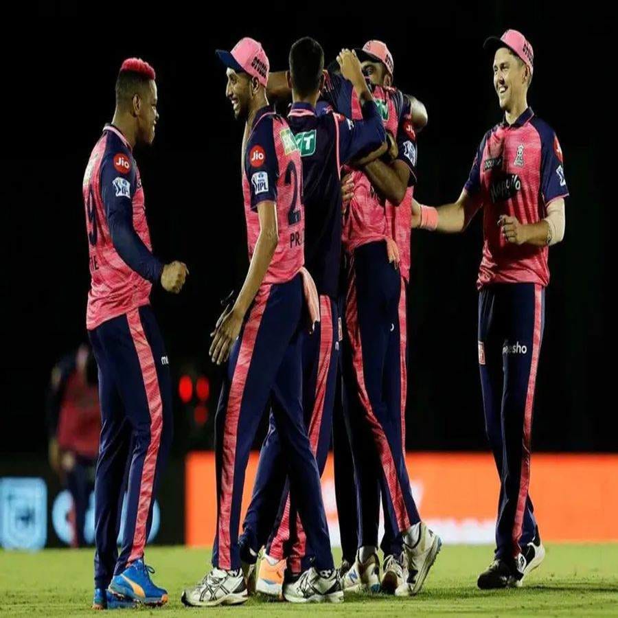 જીત બાદ પુષ્પા સ્ટાઈલમાં ઉજવણી કરી હતી. હવે આ વીડિયો ઈન્ટરનેટ પર જોરદાર વાયરલ થઈ રહ્યો છે. મેકકોય પર ઘણા મીમ્સ બનાવવામાં આવી રહ્યા છે. (Obed Mcoy Instagram)