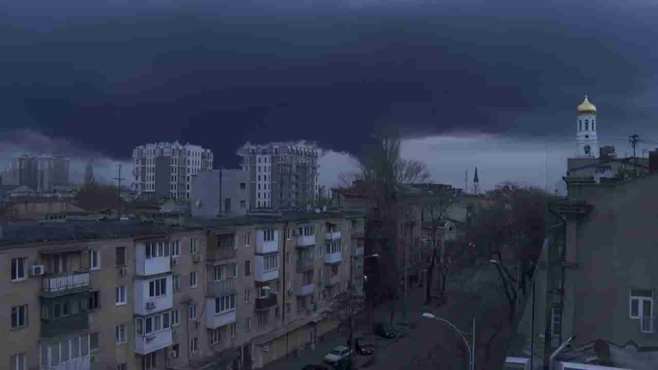 Russia-Ukraine War: યુક્રેનના ઓડેશા શહેરમાં સિરિયલ બ્લાસ્ટ, આગના ધુમાડામાં ફેરવાયુ શહેર