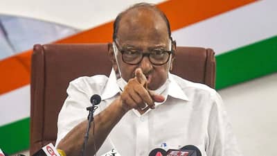 કોંગ્રેસની ઘટતી જતી વિશ્વસનીયતા અને ગાંધી પરિવારમાં સર્જાયેલી કટોકટી વચ્ચે શરદ પવાર 2024માં પીએમ બનવાની ફિરાકમાં છે?