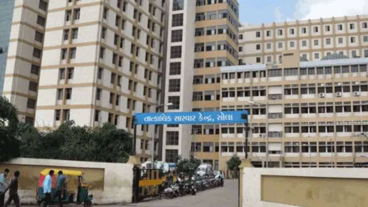 Ahmedabad: સોલા સિવિલમાં સિનિયર ડૉકટર સહિત વર્ગ-૩ના કર્મચારી પણ હડતાળ પર, કામકાજથી અળગા રહીને નોંધાવ્યો વિરોધ