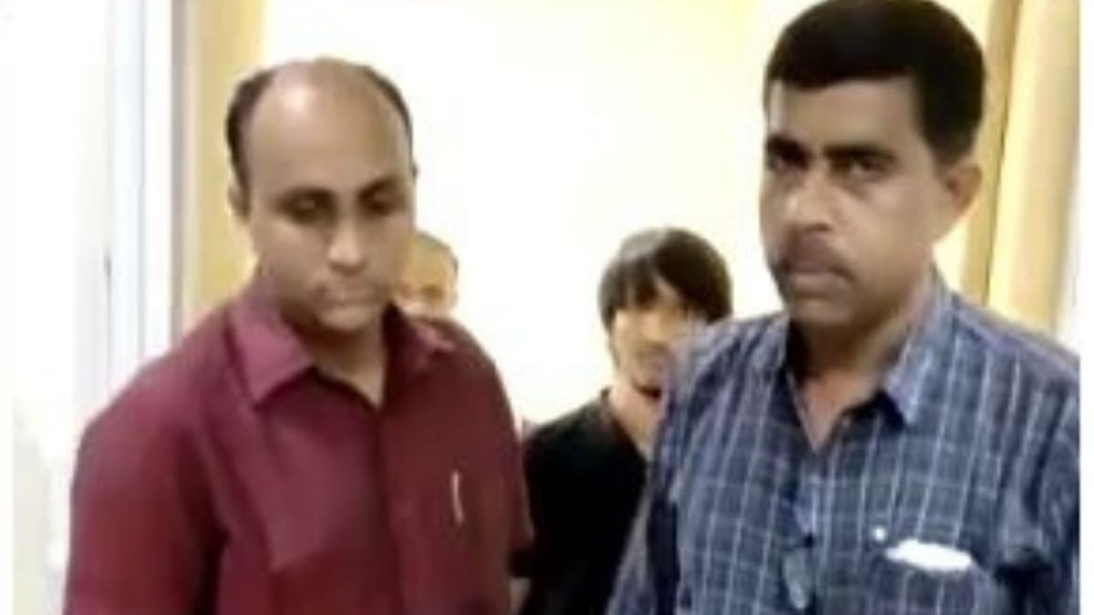 સુરતમાં ભાગીદારી પેઢીના વેરીફીકેશન માટે આવેલાં સુપ્રિટેન્ડન્ટ અને ઇન્સ્પેકટર લાંચ લેતાં ઝડપાયા