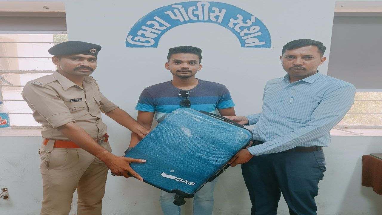 Surat: પોલીસ કમિશનરે રજૂઆત સાંભળીને એક વૃદ્ધને કરી મદદ, એક કીંમતી બેગ સીસીટીવીના આધારે પરત  કરાવી