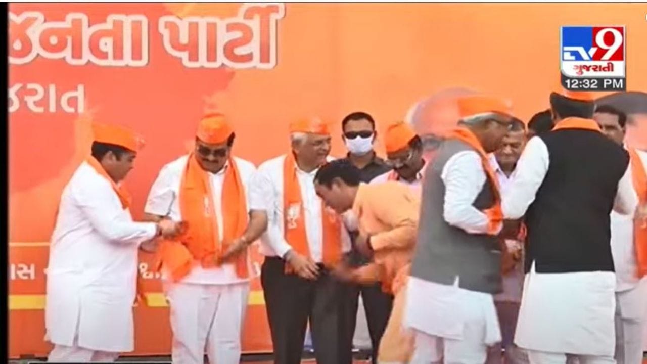 Gandhinagar: ભાજપમાંથી સસ્પેન્ડ કરાયેલા કમા રાઠોડ ફરી ભાજપમાં જોડાયા, મુખ્યપ્રધાન અને ભાજપ પ્રદેશ અધ્યક્ષની હાજરીમાં કેસરિયા