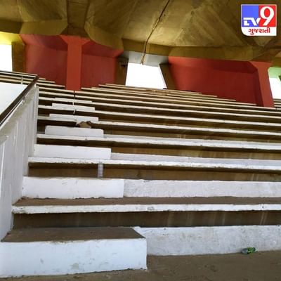 અમદાવાદ શહેરના નવરંગપુરા વિસ્તારમાં આવેલું 62 વર્ષ જુનું સરદાર પટેલ સ્ટેડિયમ જર્જરિત થઈ ગયું છે. જેને ધ્યાનમાં રાખીને સ્ટેડિયમને ઇવેન્ટ માટે બંધ કરવાનો નિર્ણય એએમસી દ્વારા કરવામાં આવ્યો છે.સ્ટેડિયમનું સ્ટ્રક્ચર જોખમી હોવાથી આ નિર્ણય કરવામાં આવ્યો છે.