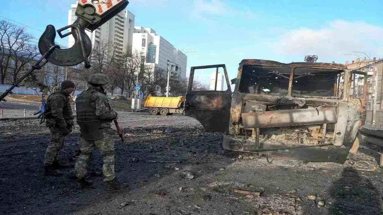 Russia Ukraine war: મેરીયુપોલમાં રશિયાએ યુક્રેનિયન સૈનિકોને ચેતવણી આપી, કહ્યું- જીવ બચાવવો હોય તો સરેન્ડર કરો