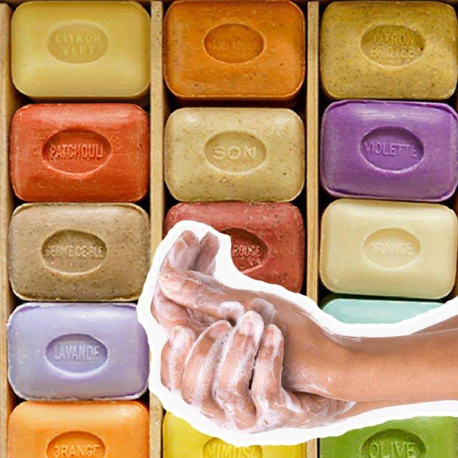 અલગ-અલગ રંગોના સાબુનો (Colored Soap) ઉપયોગ કરવામાં આવ્યો હશે, પરંતુ શું તમે ક્યારેય વિચાર્યું છે કે તેમાંથી જે ફીણ (Foam) નીકળે છે તે સફેદ કેમ હોય છે. સાબુનો રંગ સાબુના રંગ જેવો કેમ નથી? આની પાછળ એક વિજ્ઞાન (Science) પણ છે, જે કહે છે કે આવા સાબુથી હાથ ધોવા પછી તેનો રંગ ક્યાં જાય છે, જાણો કેમ આવું થાય છે.
