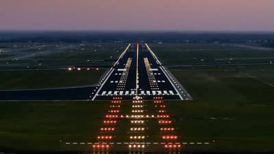 Surat: એરપોર્ટ પર એપ્રોચ લાઈટ સિસ્ટમ મુકવાની રજૂઆતો વર્ષોથી ટલ્લે ચડાવાઈ