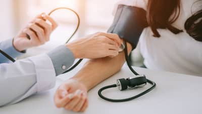 Blood Pressure : સાયલન્ટ કિલરનું કામ કરે છે હાઈ બ્લડ પ્રેશર, આંતરડાની સમસ્યાઓ પણ હોય શકે છે મુખ્ય કારણ