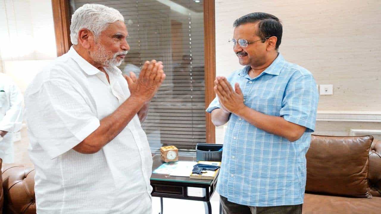 આદિવાસી સમુહના રોબીન હુડ છોટુ વસાવાની રાજનીતિ હવે આપ શરણે, ભાજપ-કોંગ્રેસ સામે ટકી રહેવા આપ જ હવે બાપ !