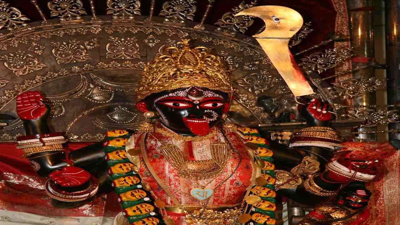 ભક્તો પર માતાની જેમ જ વાત્સલ્ય વરસાવે છે આ કાલિકા ! જાણો કોલકાતાની દક્ષિણેશ્વર કાલીનો મહિમા