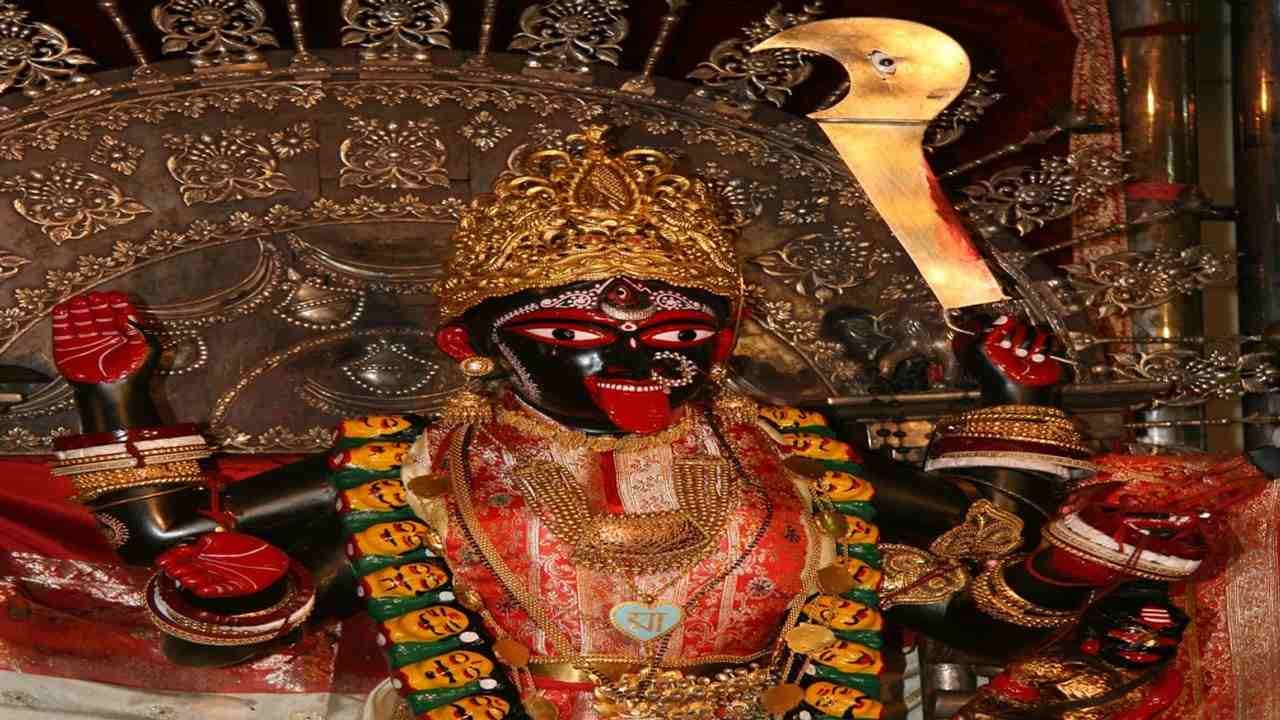 ભક્તો પર માતાની જેમ જ વાત્સલ્ય વરસાવે છે આ કાલિકા ! જાણો કોલકાતાની દક્ષિણેશ્વર કાલીનો મહિમા ભક્તો પર માતાની જેમ જ વાત્સલ્ય વરસાવે છે આ કાલિકા ! જાણો કોલકાતાની દક્ષિણેશ્વર કાલીનો મહિમા