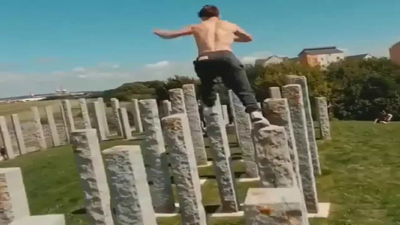 Viral Video : વ્યક્તિએ બતાવ્યું એવું ખતરનાક પરાક્રમ, વીડિયો જોઈને લોકો થયા આશ્ચર્યચકિત