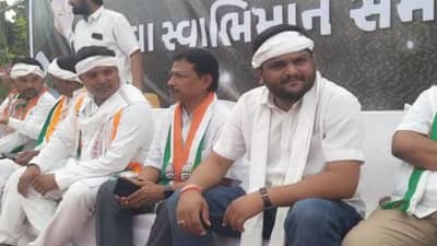 હાર્દિક પટેલ કોંગ્રેસ છોડી રહ્યો હોવાની ચર્ચા વચ્ચે તાપીમાં કોંગ્રેસની રેલીમાં હાજરી આપી સરકાર પર પ્રહારો કર્યા