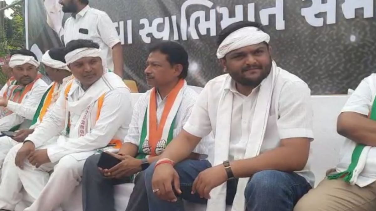 હાર્દિક પટેલ કોંગ્રેસ છોડી રહ્યો હોવાની ચર્ચા વચ્ચે તાપીમાં કોંગ્રેસની રેલીમાં હાજરી આપી સરકાર પર પ્રહારો કર્યા હાર્દિક પટેલ કોંગ્રેસ છોડી રહ્યો હોવાની ચર્ચા વચ્ચે તાપીમાં કોંગ્રેસની રેલીમાં હાજરી આપી સરકાર પર પ્રહારો કર્યા