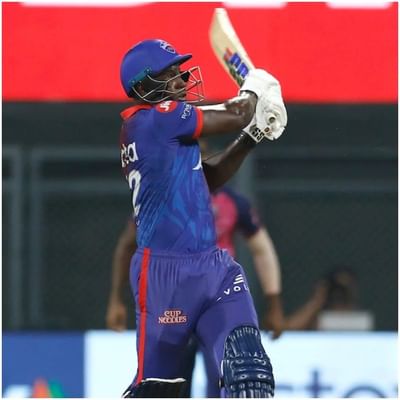 રોવમેન પોવેલ રાજસ્થાન રોયલ્સ સામે સતત 6 છગ્ગા ફટકારશે. આ દાવો દિલ્હીના આ બેટ્સમેને પોતે કર્યો છે. દિલ્હી કેપિટલ્સનો આક્રમક બેટ્સમેન રોવમેન પોવેલ રાજસ્થાન રોયલ્સ સામે છેલ્લી ઓવરમાં જરૂરી 36 રન બનાવશે તેવી અપેક્ષા હતી, પરંતુ વિવાદાસ્પદ નો-બોલ પછી સતત ત્રણ સિક્સર માર્યા બાદ તેની ગતિ તૂટી ગઈ હતી.