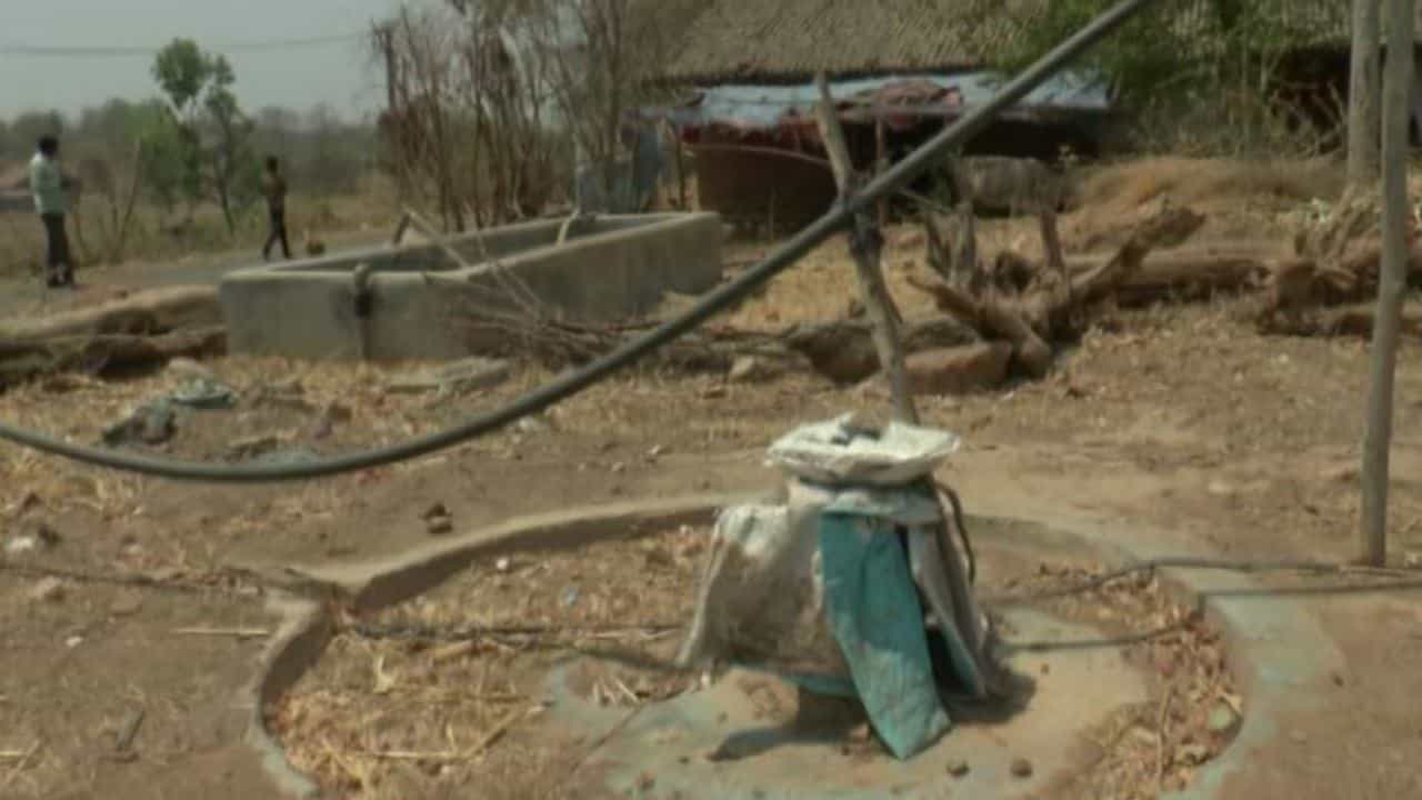 મહિસાગર જિલ્લાનું એક એવું ગામ જ્યાં બોર-કુવા છે છતાં લોકો પાણી માટે તરસે છે