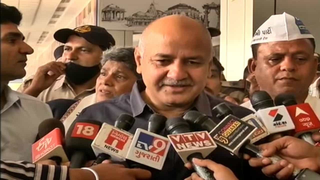 Ahmedabad: દિલ્હીના ડેપ્યુટી CM મનિષ સિસોદિયા ગુજરાતમાં, ભાવનગરની સ્કૂલોની સ્થિતિ જોવા રવાના થયા