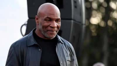 Mike Tyson: હવાઈ યાત્રા દરમિયાન માઈક ટાયસને વિમાનમાંજ સહયાત્રીને ધોઈ નાંખ્યો, મોંઢા પર મુક્કા વરસાવ્યાનો Video વાયરલ