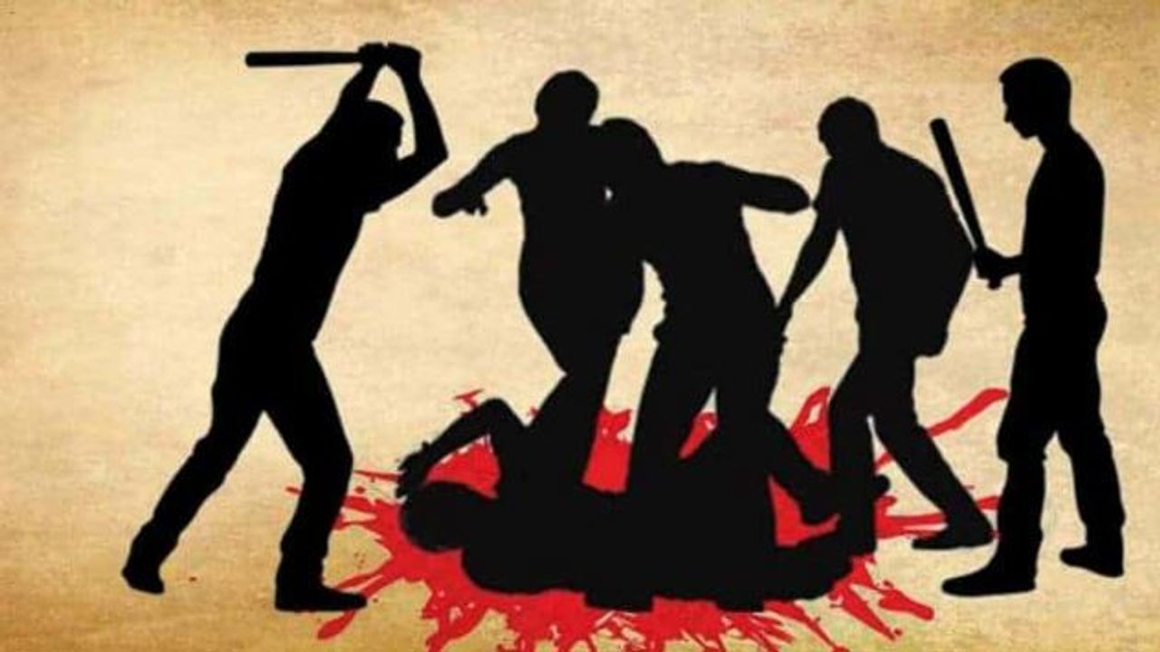 Ahmedabad: બાઈક અથડાવા બાબતે ખાર રાખી પિતા પુત્ર પર ત્રણ શખ્સોએ કર્યો હુમલો, પિતાનું મોત પુત્ર ઘાયલ, પોલીસે હત્યારાઓની કરી ધરપકડ