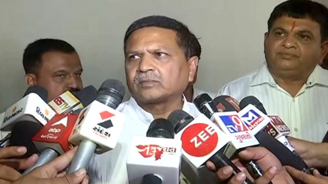 સમાજના વડીલો ઇચ્છે છે કે હું રાજકારણમાં ન જાઉં જ્યારે યુવાનો અને મહિલાઓ ઇચ્છે છે કે હું રાજકારણમાં જોડાઉઃ નરેશ પટેલ