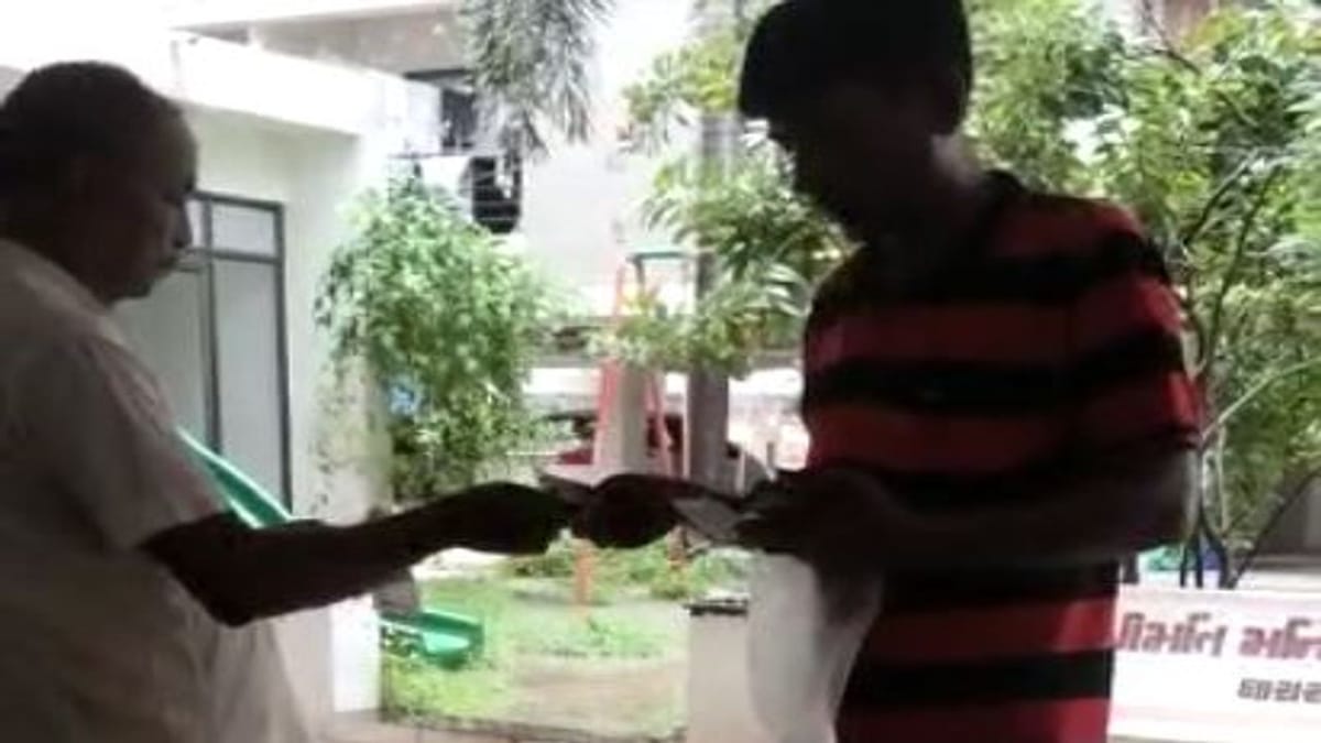 Vadodara: પાણી પુરવઠા વિભાગના કર્મચારીઓ જ કોર્પોરેશનનું પાણી ચોરી કરી ગેરકાયદેસર રીતે વેચતા હોવાનો વીડિયો વાયરલ