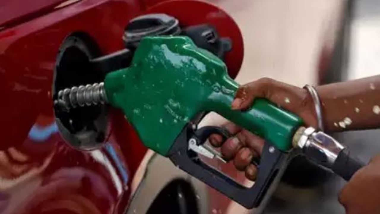 Petrol Diesel Price Today : આજે સતત 15માં દિવસે પેટ્રોલ અને ડીઝલના ભાવમાં થયો નથી ફેરફાર, જાણો તમારા શહેરના ઇંધણના ભાવ