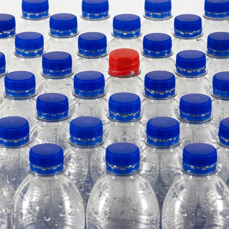 ઘણા અહેવાલોમાં એવું બહાર આવ્યું છે કે પ્લાસ્ટિકની બોટલમાં રાખવામાં આવેલ પાણી તમારી રોગપ્રતિકારક શક્તિ પર ખૂબ અસર કરે છે. તેના દ્વારા ઉત્પાદિત રસાયણો તમારા શરીર પર ઊંડી અસર કરે છે. પ્લાસ્ટિકમાં ફૈથલેટ્સ જેવા રસાયણોની હાજરીને કારણે પણ લીવર કેન્સરનું જોખમ વધે છે.