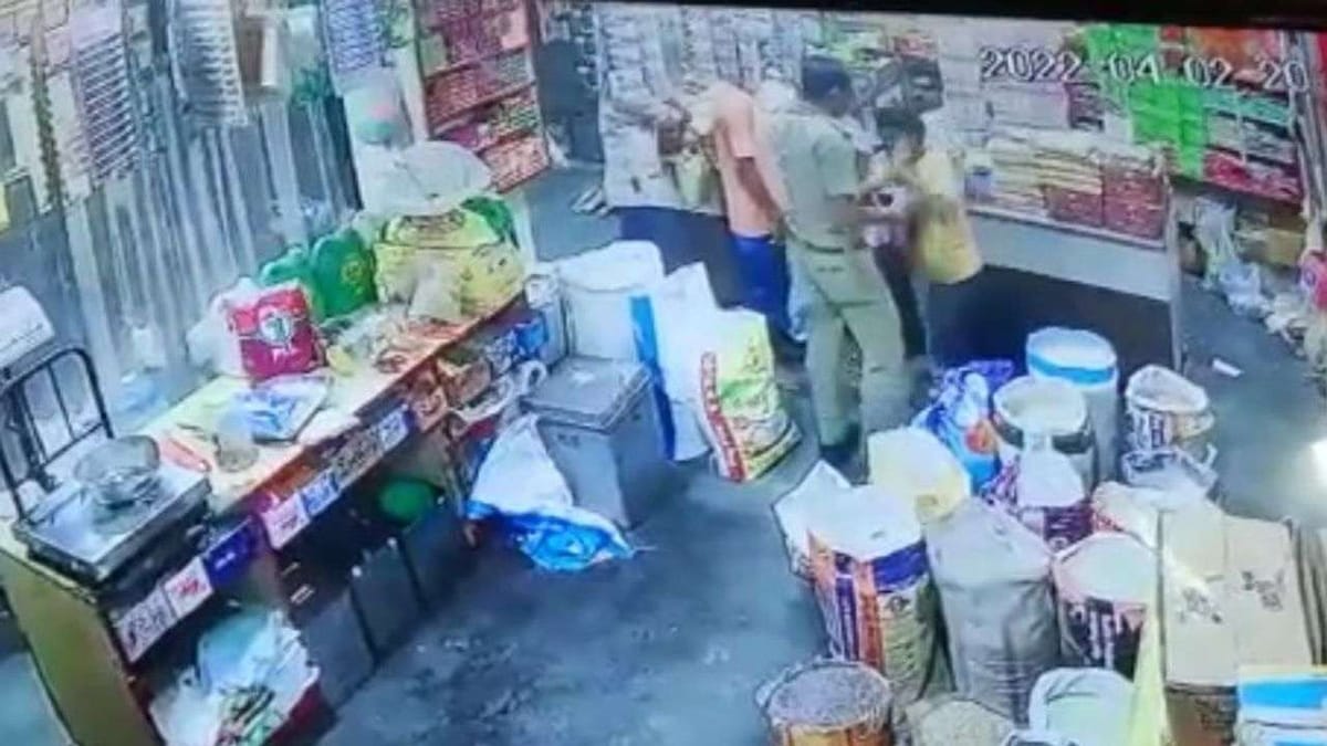 Vadodara: બાળકને બેરહેમીથી મારનાર કોન્સ્ટેબલને સસ્પેન્ડ કરી વધુ તપાસના આદેશ અપાયા